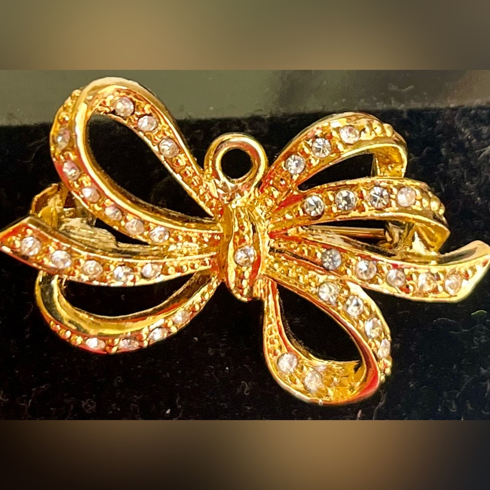 Gold Tone Rhinestone Bow Brooch Pin NWT